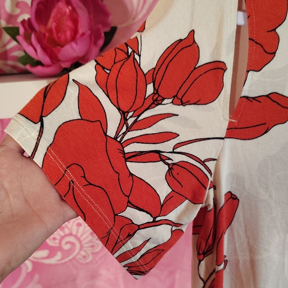 Chico's Red Floral Short Sleeve Tee - Picture 6 of 6